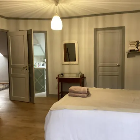 Le Clos Vautouchard Bed and Breakfast *